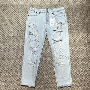 NWT Forever 21 boyfriend distressed jeans. SIZE 28